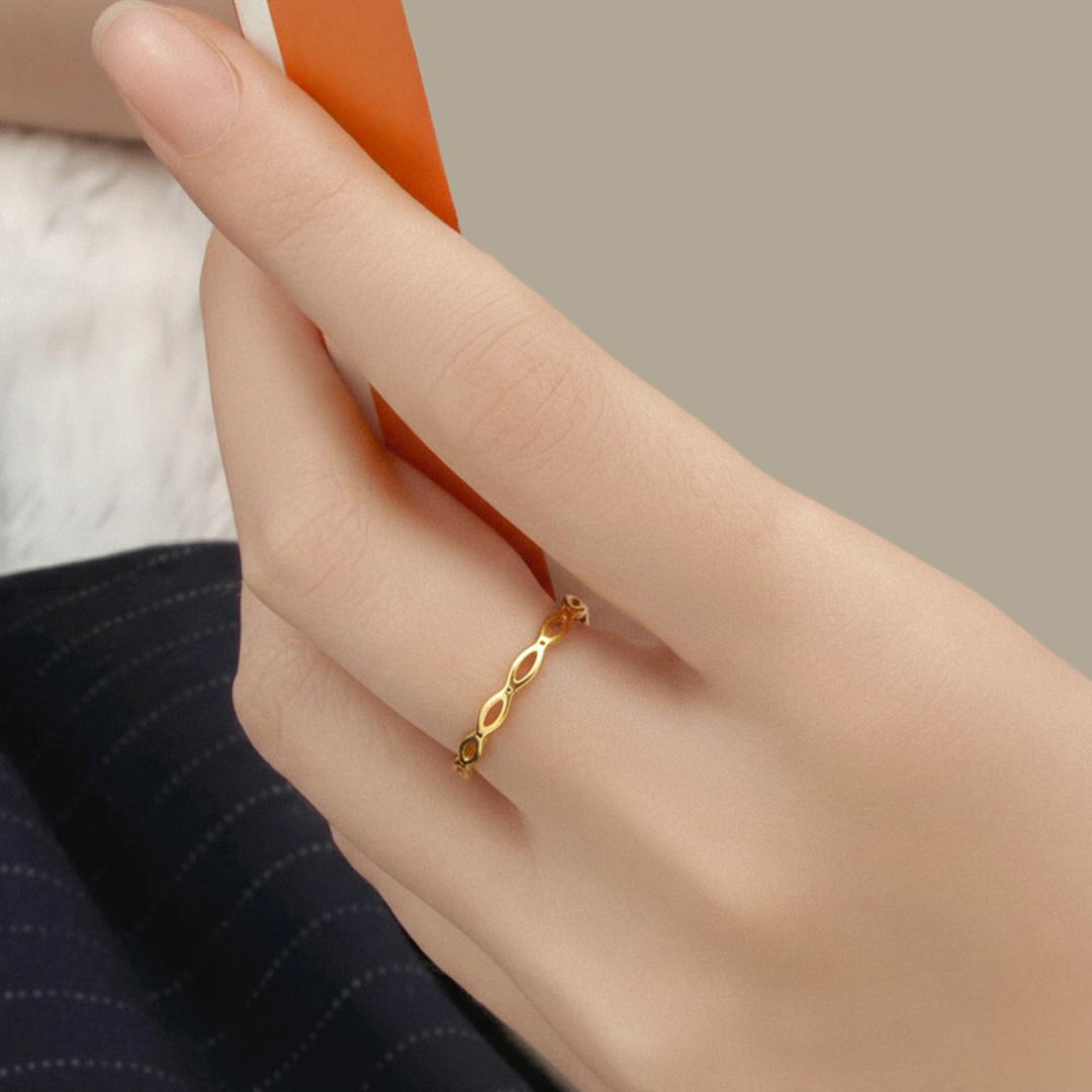 Linked Pattern Gold Ring