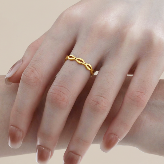 Linked Pattern Gold Ring