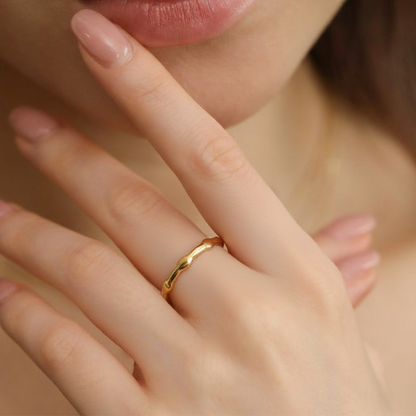 Wavy Minimal Adjustable Ring – Gold