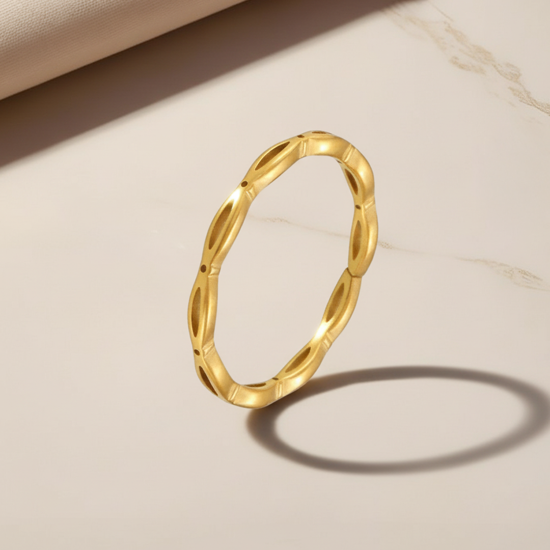 Linked Pattern Gold Ring